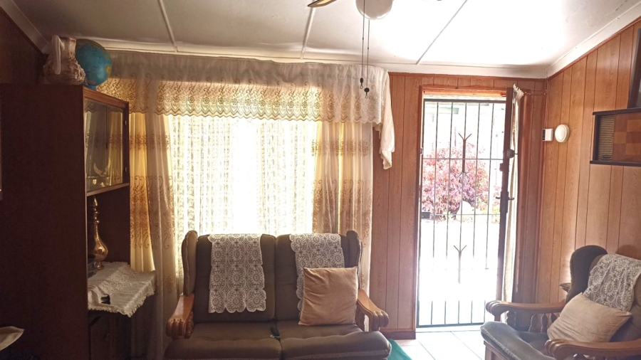 2 Bedroom Property for Sale in Louwville Western Cape